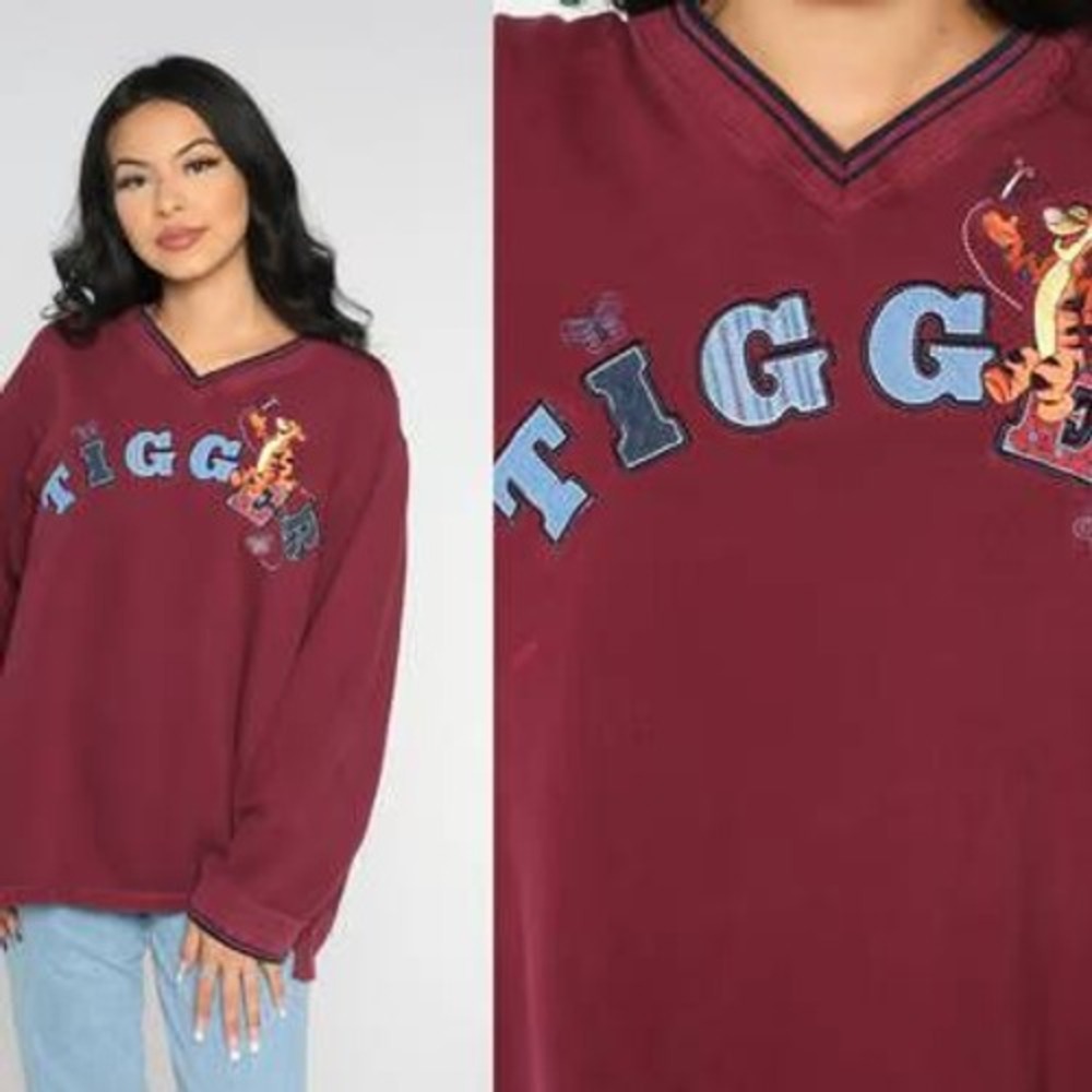 Vintage Disney Tigger V-Neck Sweatshirt Red Embroidered Pullover Large RN 55219